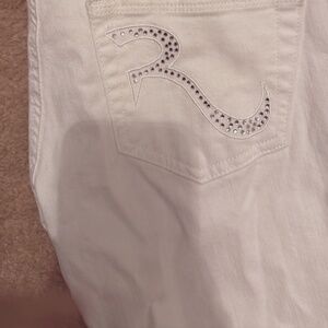 Rock & Republic NEW Stretch Cream Slight Flare Jeans
CASSANDRA white sz 0 NEW